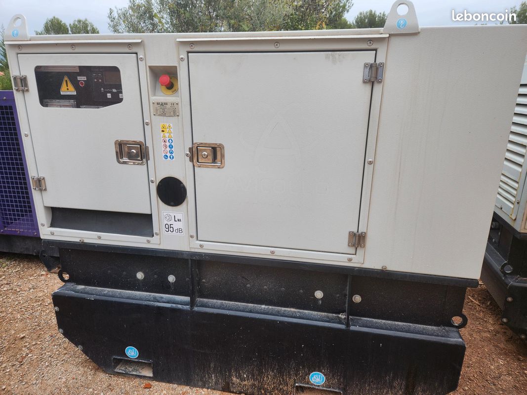 SE2M occasion Groupe électrogène mobile chantier 20 KVA 3